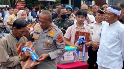 Momen Haru di Polda Jawa Barat, Lansia Sumedang Terima Kembali Motor yang Hilang